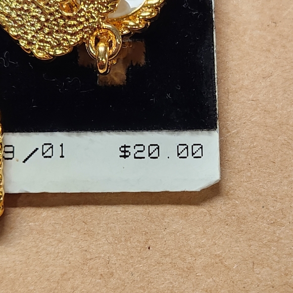 Anne Klein Goldtone Anchor Clip on Earrings. ⚓️ - Picture 4 of 5